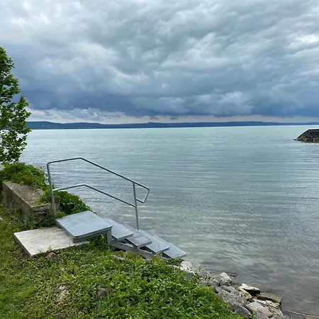 דירה Kz Sajat Partszakasszal