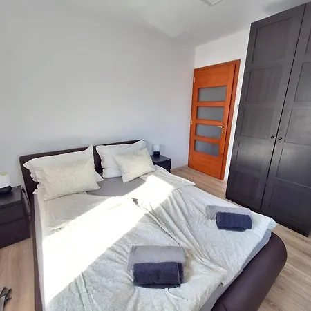 Kz Sajat Partszakasszal Apartmán *
