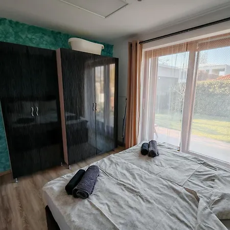Kz Sajat Partszakasszal Apartmán