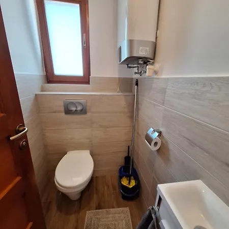 Kz Sajat Partszakasszal Apartmán
