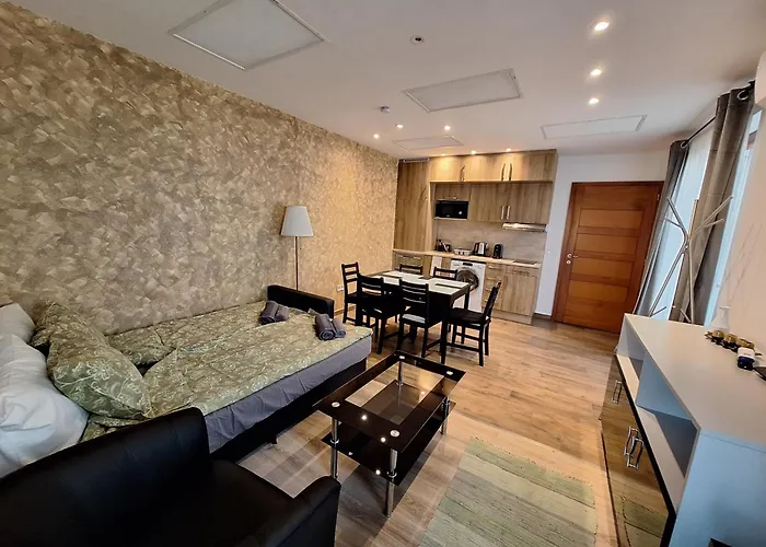 Kz Sajat Partszakasszal Apartmán *